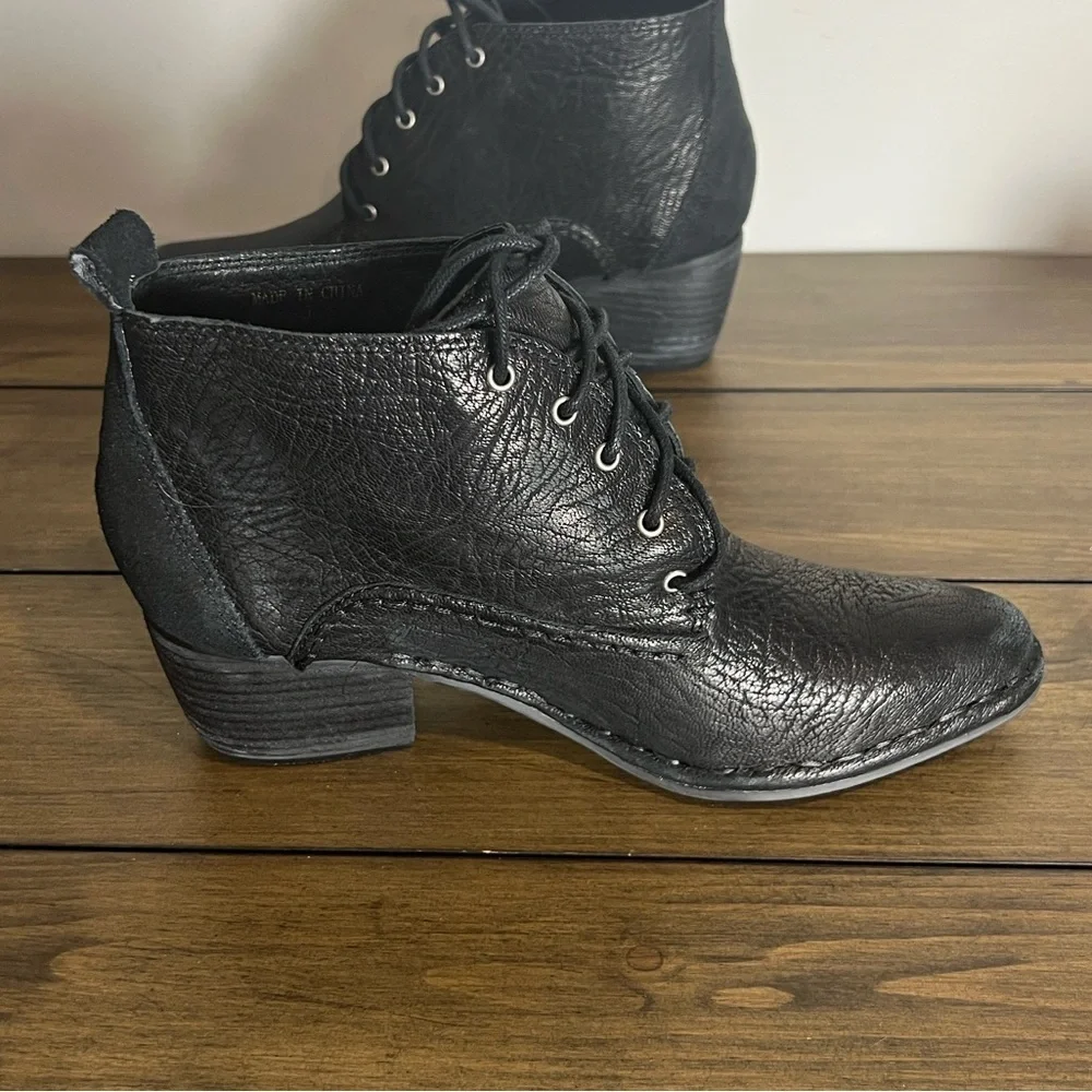 Fanylrobin + Free people  black leather lace up heeled ankle booties size 7
